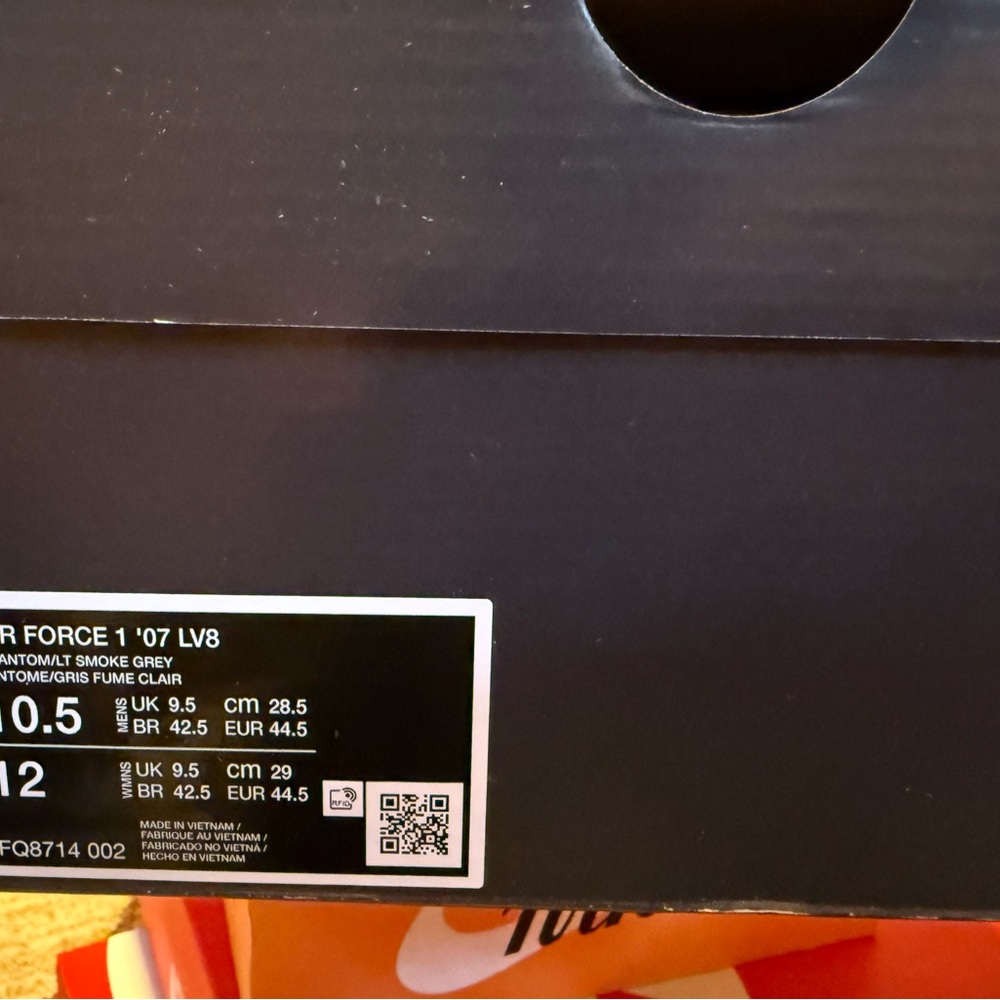 AIR FORCE 1 '07 LV8 - Picture 2 of 2